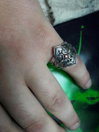 Очень шикарное мужское кольцо 925 проби серебра, с чернением и камнем фианит. Ес. . фото 5