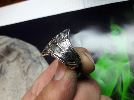 Очень шикарное мужское кольцо 925 проби серебра, с чернением и камнем фианит. Ес. . фото 4