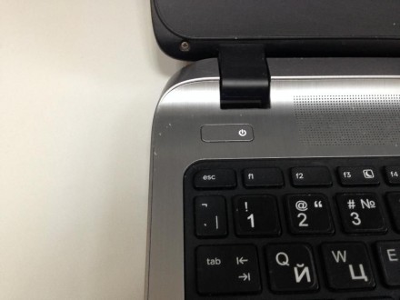 Ноутбук HP Pro 450 G2 
Состояние на 5-. есть мелочь возле кнопки включения. Дис. . фото 6