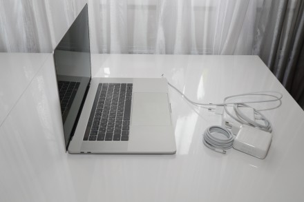 Продам Почти новый (пользовались 5 раз) ТОП ноутбук Macbook Pro Z0T60008W. Офици. . фото 3
