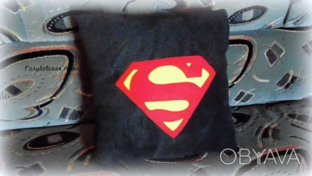 Декоративная подушка с нашивкой знака "Супермена". ЕСТЬ В НАЛИЧИИ. Под заказ мож. . фото 1