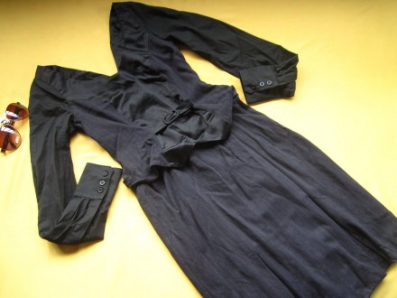 Фирменное красивое платье, спинка- это будто перед пиджака, р.XS. Ткань переда :. . фото 2