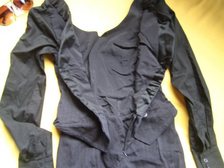 Фирменное красивое платье, спинка- это будто перед пиджака, р.XS. Ткань переда :. . фото 5