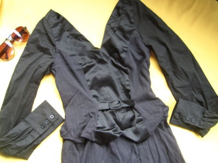 Фирменное красивое платье, спинка- это будто перед пиджака, р.XS. Ткань переда :. . фото 3