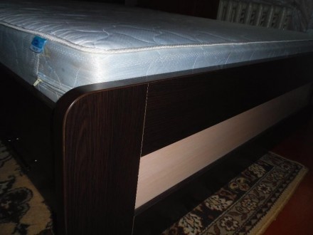 Кровать большая 1600 м/2000 м, темного шоколадного цвета, с бежевыми вставками, . . фото 4