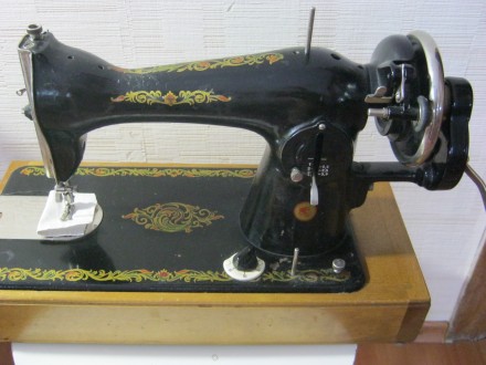 Швейная машинка "Подольск" ручная, с футляром в рабочем состоянии. Самавывоз из . . фото 2