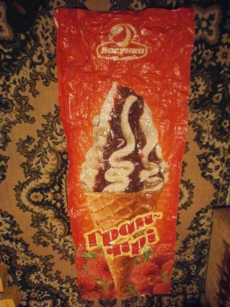 Красный матрас торговой марки "Ласунка" с изображением большого мороженого Гран-. . фото 2