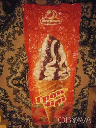 Красный матрас торговой марки "Ласунка" с изображением большого мороженого Гран-. . фото 1