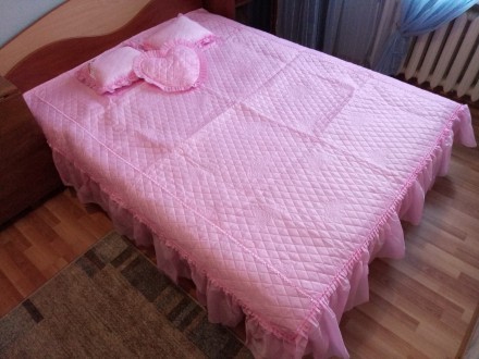 Покрывало на двуспальную кровать из розового шифона, в комплекте три маленькие п. . фото 5