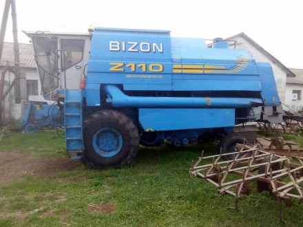 Срочно продам зерноуборочный комбайн  "BIZON" Z110 
Фирма-производитель  New Ho. . фото 2