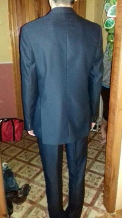 Отличный костюм темно-синего цвета на 9-11 класс одет 2 раза Изъянов., дефектов . . фото 3