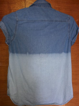 Джинсовая рубаха на девочку-подростка 10-11 лет,джинс облегчённый,застёгивается . . фото 3