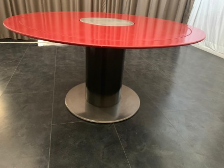 Черно-красный обеденный стол из лакированного металла, 1970-е. . фото 2