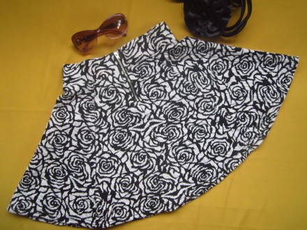 Фирменная красивая юбка солнцеклёш с замочком сзади
,H&M, р.XS, Турция. ПОТ 29,. . фото 8