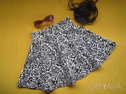 Фирменная красивая юбка солнцеклёш с замочком сзади
,H&M, р.XS, Турция. ПОТ 29,. . фото 1