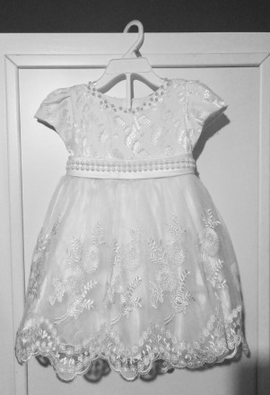 Нарядное белое платье для маленькой принцессы!!!
На спинке молния, очень красив. . фото 2