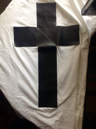 Продам мужскую футболку с кожаным крестом.. . фото 4