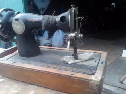 Продам старую советскую швейную машинку в нерабочем состоянии на запчасти.. . фото 2