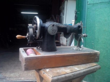 Продам старую советскую швейную машинку в нерабочем состоянии на запчасти.. . фото 4