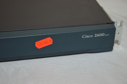 Характеристики Cisco 2610XM
Встроенные порты ЛВС: 1 порт 10/100 Ethernet
Памят. . фото 2