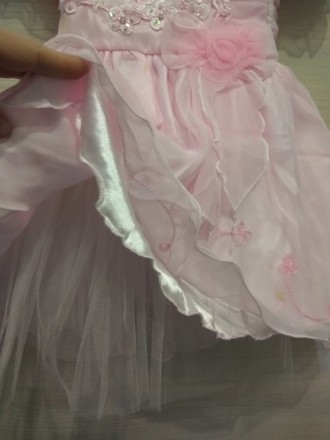 платьице розовое на 4-5 лет, на спинке молния 
длина 52 см, длина до талии 22 с. . фото 4