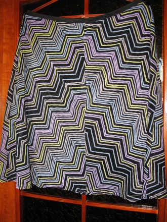 Летняя юбка оригинальной расцветки с рисунком зиг заг.
Размер 46 европейск , ук. . фото 4
