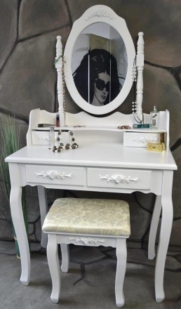 Прекрасный туалетный столик с табуреткой Мирка, 
оригинальный от немецкой  комп. . фото 4