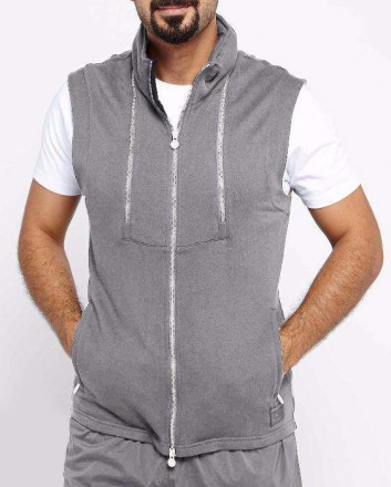Ооочень стильный серый мужской жилет Armani Reebok EA7. Размер M, но больше похо. . фото 2