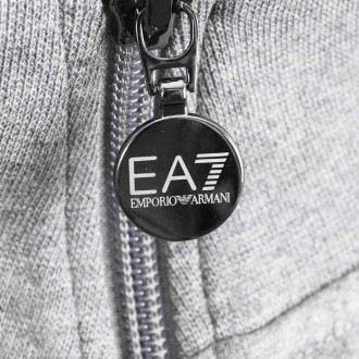 Ооочень стильный серый мужской жилет Armani Reebok EA7. Размер M, но больше похо. . фото 5