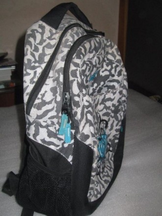 Ортопедический рюкзак для девочки. Куплен 2 года назад. В хорошем состоянии.. . фото 3