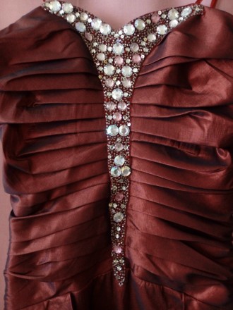 Элегантное длинное вечернее платье насыщенного вишнёвого цвета, расшитое камнями. . фото 4