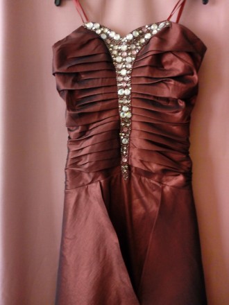 Элегантное длинное вечернее платье насыщенного вишнёвого цвета, расшитое камнями. . фото 3