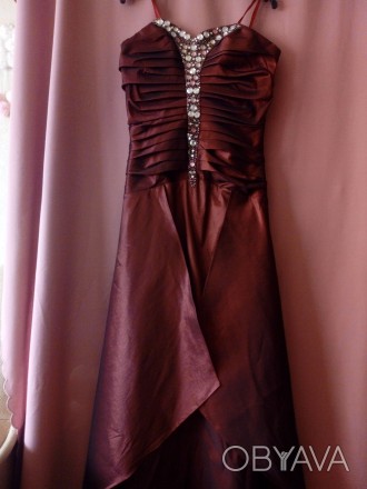 Элегантное длинное вечернее платье насыщенного вишнёвого цвета, расшитое камнями. . фото 1