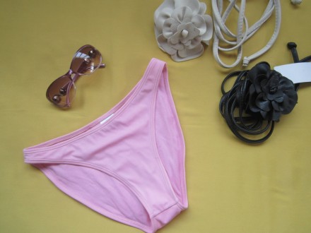 Фирменные нежные пляжные трусики розового цвета
с вышивкой сзади, Hunkemoller, . . фото 3