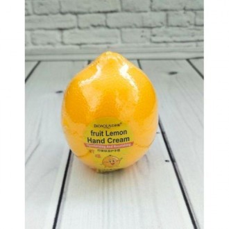 Отбеливающий крем для рук Bioaqua Fruit Lemon Hand Cream с экстрактом лимона 30 . . фото 3