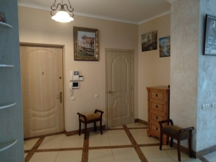 Предлагается к продаже шикарная четырехкомнатная квартира с видом на море в ЖК Б. Приморский. фото 3