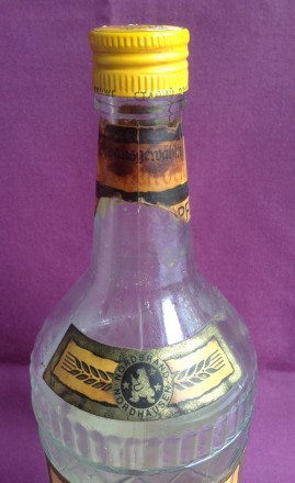 Бутылка от алкоголя Goldkorn. Стекло. Германия.
Высота 35.5 см. Объём 1.5 л.
8. . фото 4
