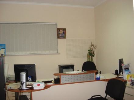 Офисное помещение 176 м.кв в центре Донецка цокольный этаэ 9 кабинетов мебель ку. Ворошиловский. фото 5