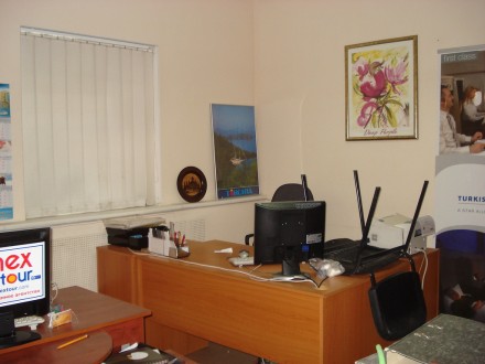 Офисное помещение 176 м.кв в центре Донецка цокольный этаэ 9 кабинетов мебель ку. Ворошиловский. фото 7