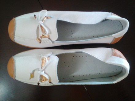 Мокасины белые, очень удобные, легкие и мягкие. На туфлях размер 38. . фото 3