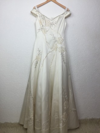 Очень красивое свадебное платье вышитое бисером ручной работы. Цвет - айвори. Пл. . фото 3