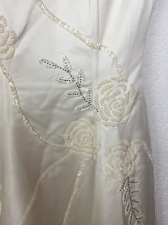 Очень красивое свадебное платье вышитое бисером ручной работы. Цвет - айвори. Пл. . фото 6