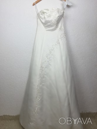 Очень красивое свадебное платье, вышивка ручной работы. Фасон - колокольчик. Цве. . фото 1