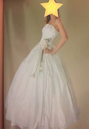 Очень красивое свадебное платье с цветком. Цвет - белый. Платье новое, использов. . фото 8
