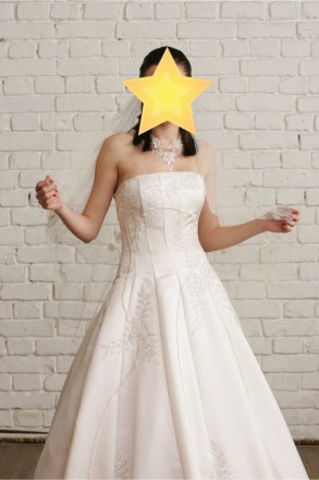 Очень красивое свадебное платье расшито бисером ручной работы. Цвет - белый. Пла. . фото 4