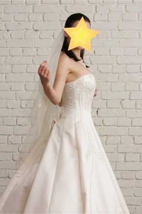 Очень красивое свадебное платье расшито бисером ручной работы. Цвет - белый. Пла. . фото 6