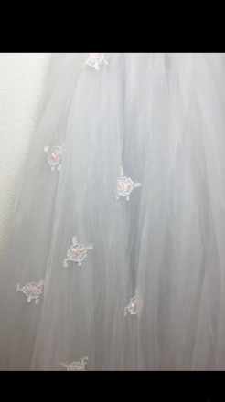 Очень красивое и милое свадебное платье расшито бисером. Цвет - белый. Платье но. . фото 8