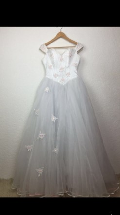 Очень красивое и милое свадебное платье расшито бисером. Цвет - белый. Платье но. . фото 3