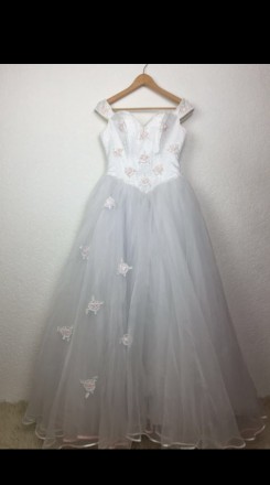 Очень красивое и милое свадебное платье расшито бисером. Цвет - белый. Платье но. . фото 7