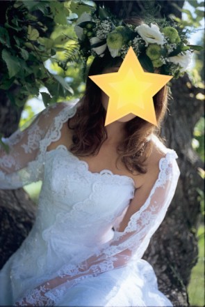 Безумно красивое кружевное свадебное платье А-силуэта с накидкой. Цвет - белый. . . фото 3